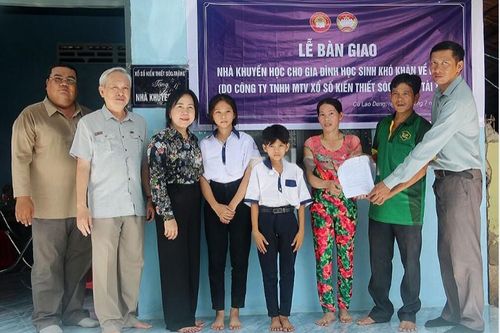 Hội Khuyến học tỉnh Sóc Trăng trao 2 căn nhà khuyến học cho gia đình 2 học sinh nghèo hiếu học
