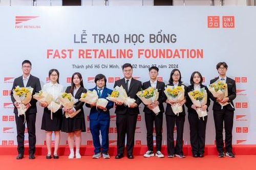 Tập đoàn mẹ của UNIQLO trao học bổng cho 9 học sinh Việt Nam xuất sắc