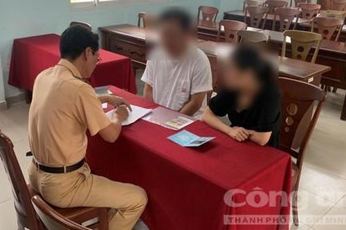Từ clip trên MXH, phạt người nước ngoài lái ôtô vào làn xe máy cầu Phú Mỹ