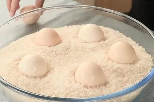 Trứng mua về đừng cho tủ lạnh, làm theo 2 cách này để vài tháng không hỏng
