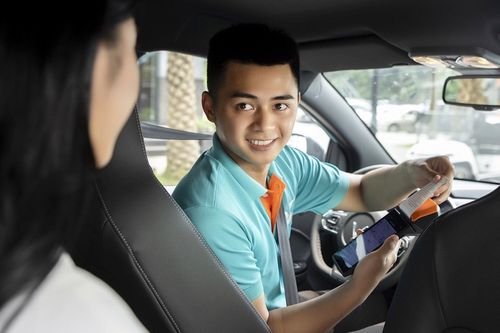 Nhiều khách hàng 'nghiện' đi taxi điện 'vừa sang lại vừa xanh'