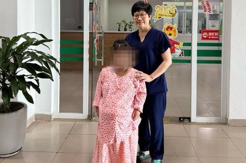 Người phụ nữ ở Hà Nội cao 1m3, sinh con nặng 3,5kg khỏe mạnh