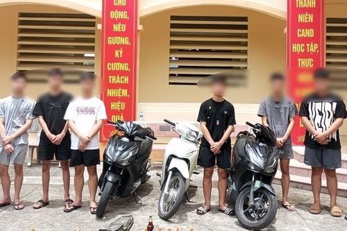 8 thanh niên ném vỏ chai bia ném vào người đi đường để tìm cớ đánh nhau