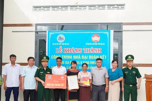 Đắk Lắk: Bàn giao nhà Đại đoàn kết cho hộ nghèo xã biên giới Krông Na