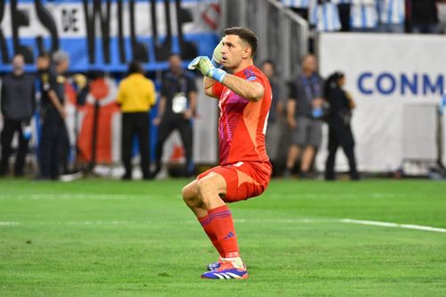 Loạt penalty cân não giữa Argentina và Ecuador