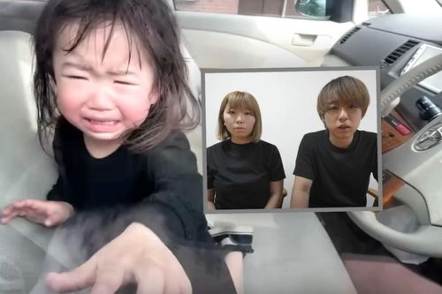 YouTuber gây phẫn nộ khi cố tình quay cảnh con gái bị kẹt trong ôtô