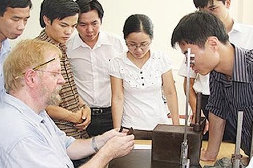 Hợp đồng thi công ở nước ngoài, tuyển dụng lao động thế nào?