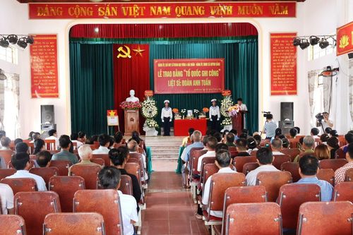 Vùng 4 Hải quân tổ chức Lễ trao Bằng 'Tổ quốc ghi công' tới gia đình 3 liệt sĩ