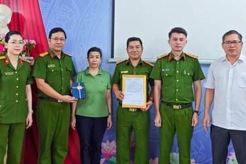 Khen thưởng đột xuất thành tích đấu tranh phòng chống ma túy