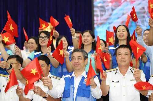 Họp mặt Đoàn công tác số 12 - TPHCM thăm cán bộ, chiến sĩ và nhân dân Trường Sa, Nhà giàn DK1