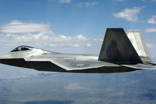 Tiêm kích tàng hình F-22 của Mỹ đắt có 'sắt ra miếng'?