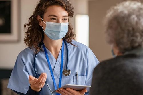 Sinh viên điều dưỡng Anh muốn bỏ học vì sao?