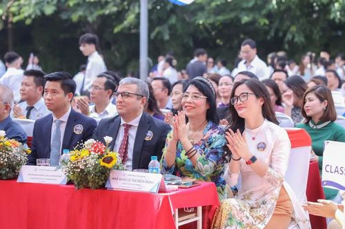 Trường Newton dẫn đầu toàn quận trong kỳ thi vào lớp 10