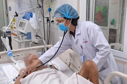 Nguy cơ hít sặc do bất cẩn trong ăn uống