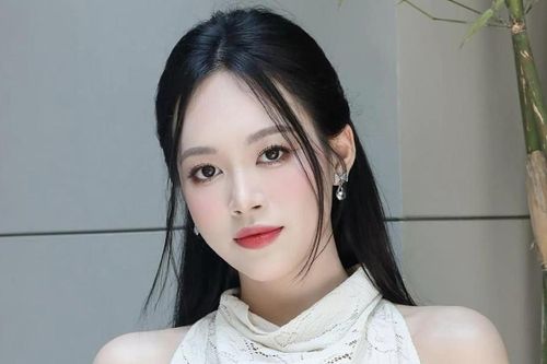 Á hậu Trịnh Thùy Linh khoe nhan sắc dịu dàng, nữ tính