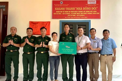 Trao tặng nhà cho quân nhân, người dân có hoàn cảnh khó khăn