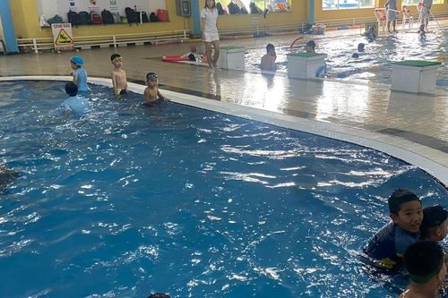 Dạy bơi miễn phí cho học sinh nghèo ở Đà Lạt