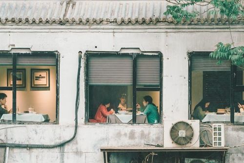 Nửa đêm nóng bức không có điều hòa, nàng dâu làm điều khiến mẹ chồng cảm động