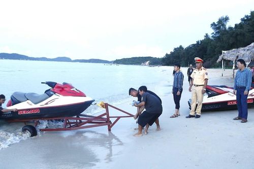 Mô tô nước phát nổ trên biển Cô Tô, nhiều du khách hoảng hốt