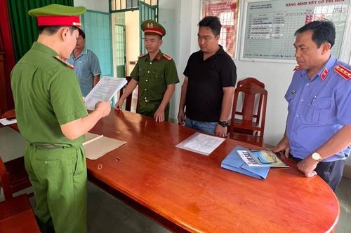 Khởi tố đối tượng giả chữ kí Giám đốc công ty để lên làm... sếp