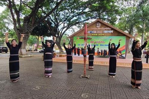 Đắk Lắk: Giữ 'ngọn lửa' văn hóa truyền thống cho các thế hệ trẻ