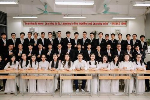 Lớp học đặc biệt ở Hà Nội: 4 thủ khoa thi lớp 10, 42/43 bạn đỗ trường chuyên