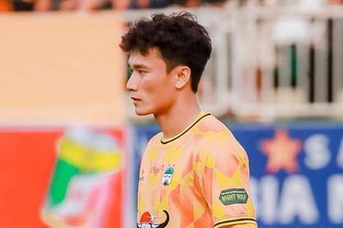 Thủ môn Bùi Tiến Dũng được gọi tên trong ngày Messi sút hỏng phạt đền