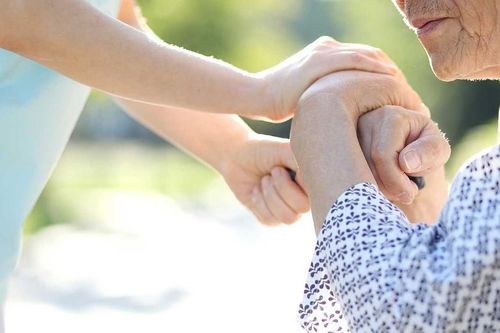 Hơn 80 viện dưỡng lão Nhật Bản phá sản do thiếu hụt lao động và chi phí tăng cao