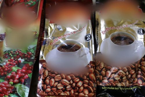 Sản xuất bột cà phê giả bán rẻ như cho