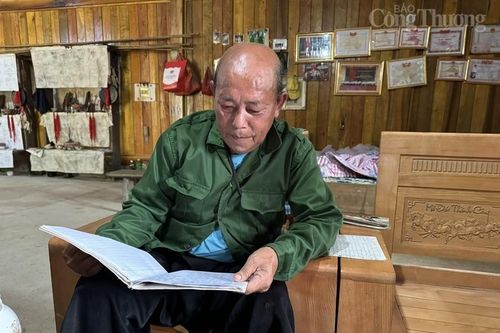 Người đưa ánh sáng về bản Ché Lầu xứ Thanh