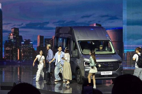 Ford Việt Nam giới thiệu Transit hoàn toàn mới, thiết lập chuẩn mực cho vận tải hành khách cao cấp