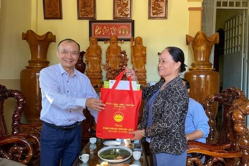 Tặng quà của Chủ tịch nước tới đối tượng chính sách kịp thời, đầy đủ trước ngày 27-7