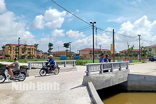 Cây cầu mang tên đại đoàn kết ở xã Hùng Tiến
