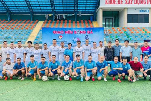 Giao hữu bóng đá nam giữa cán bộ, viên chức Trường Cao đẳng Công nghiệp và Xây dựng và Trường Đại học Điện lực