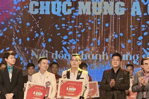 Ca sĩ Gia Hùng: Đi vào lòng người bằng khúc Bolero êm ái