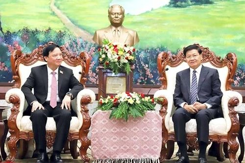 Phó Chủ tịch Quốc hội Nguyễn Khắc Định chào xã giao Tổng Bí thư, Chủ tịch nước Lào Thongloun Sisoulith