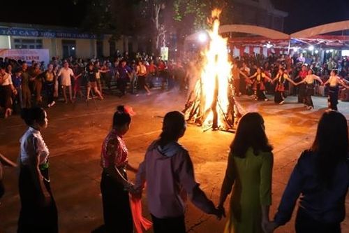 Ấn tượng đêm giao lưu văn nghệ và tuyên truyền, phổ biến pháp luật tại xã Ea Pô