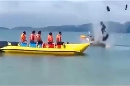Mô tô nước phát nổ khi đang phục vụ du khách trên biển Cô Tô