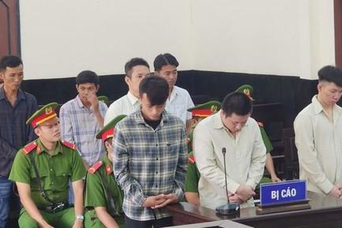Đâm chết người vì chạy xe tạt ngang đầu xe mình, lãnh 17 năm tù