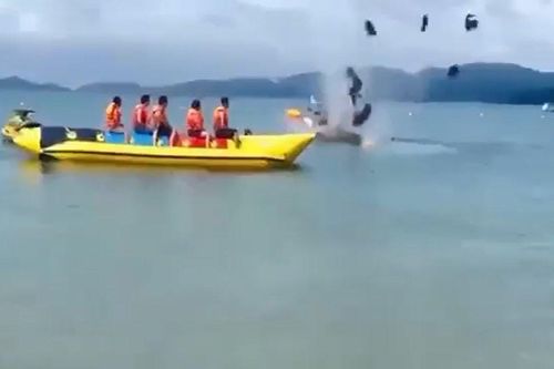 Ca nô phát nổ trên biển Cô Tô, tài xế bị hất văng