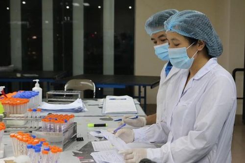 Bảng lương mới nhất của bác sĩ, y sĩ, y tá từ 1/7/2024, sau khi áp dụng mức lương mới