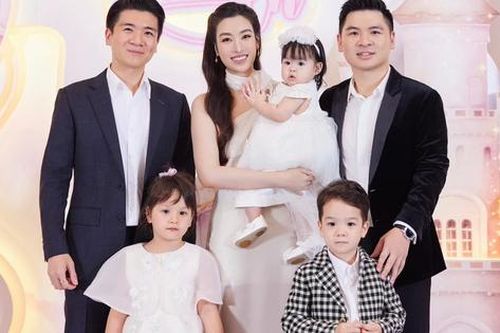 CEO ngân hàng, anh chồng Hoa hậu Đỗ Mỹ Linh khoe ảnh cặp song sinh đáng yêu