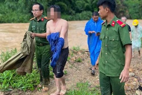 Bộ trưởng Lương Tam Quang gửi thư khen công an lao xuống dòng nước lũ cứu dân