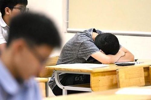 Thấy gì qua chia sẻ 'từ lúc thi trượt lớp 10, bố mẹ chẳng nhìn con lấy một lần'?