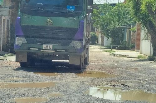 Huyện Chương Mỹ: nhiều công trình giao thông xuống cấp và chậm tiến độ