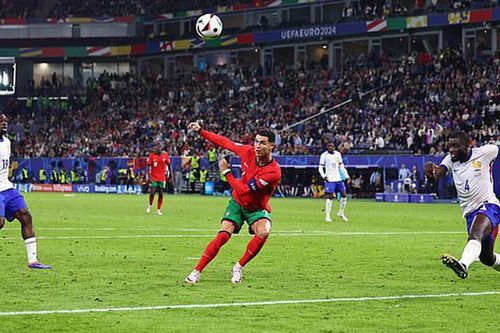 Tin nóng EURO ngày 6/7: Ronaldo bị chỉ trích 'vô hại', Kante lập kỷ lục sau khi Pháp loại Bồ Đào Nha