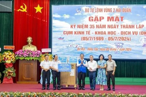 Bộ tư lệnh Vùng 2 Hải quân kỷ niệm 35 năm thành lập nhà giàn DK1