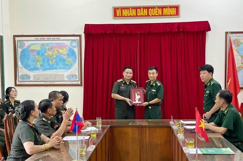 Đoàn cán bộ QĐND Lào thăm, làm việc tại BĐBP thành phố Hải Phòng