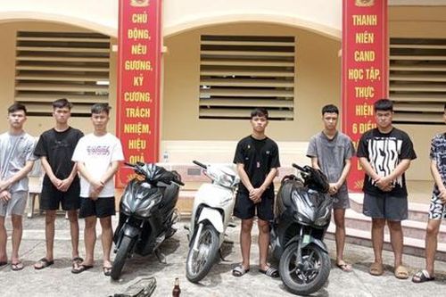 Làm rõ 8 đối tượng bịt khẩu trang, mang dao gây náo loạn đường phố