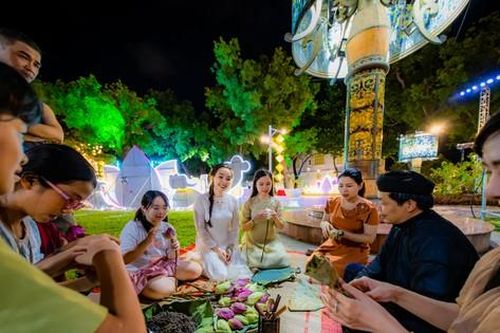Về Huế trải nghiệm miền sen Ngự